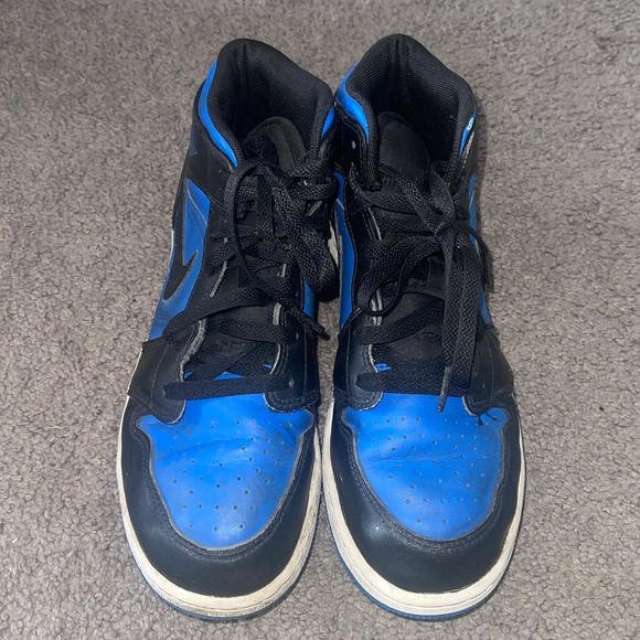 Nike Jordan hi top youth sneakers - Picture 3 of 9